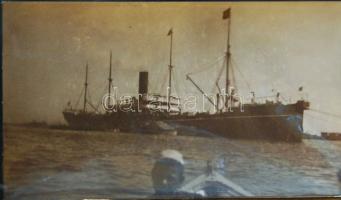 Érdekes képeslap tétel főleg Ázsia benne sok Japán, valamint Afrika és mindössze pár Európa, városké...