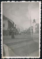 cca 1936 Kolozsvári (Erdély) utcarészlet autóbusszal, fotó, 9×6 cm