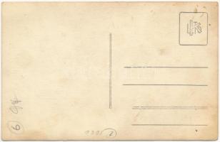 Budapest (?), Szilágyi Sándor úri és női cipész üzlete, a dolgozók csoportképével. photo (fl)