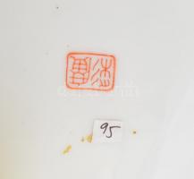 Kínai pillangómintás porcelán tál, kézzel festett, jelzett, kis kopásnyomokkal, d: 22 cm