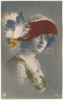 Hölgy kalappal. Díszített rátét / Lady with hat. decorated applique