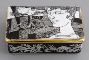 Hollóházi Szász Endre által tervezett mintával díszített porcelán bonbonniere. "Pillangó", matricás, jelzett, hibátlan, eredeti dobozában. 14x9 cm