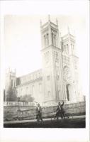 1935 Fót, túrakerékpárosok a templom előtt. photo (fl)