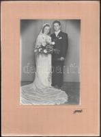 cca 1900-1970 kb. 85 db esküvői fénykép, közte keményhátúak, kartonra ragasztottak, 3,5x3 cm és 23,5...