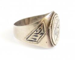 Ezüst (Ag) pecsétgyűrű Jelzett. 3,74 g, m:61