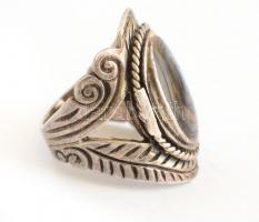 Ezüst (Ag) gyűrű gyöngyházzal, Jelzett. 8,36 g, m:51