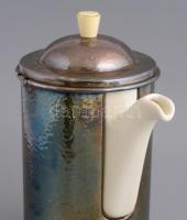 Régi, 1930 körüli WMF art deco hőtartó kávés kanna és kiöntő, porcelánfajansz és fém poncolt (kalapá...