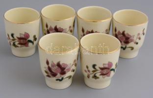 Zsolnay pillangómintás porcelán tálca, 6 db pálinkás pohárral, kézzel festett, jelzett, apró kopások...