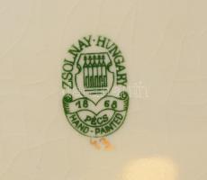 Zsolnay pillangómintás porcelán tálca, 6 db pálinkás pohárral, kézzel festett, jelzett, apró kopások...