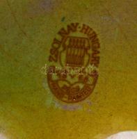 Zsolnay eozin mázas ülő kislány, jelzett, apró kopásnyomokkal, m: 7,5 cm,