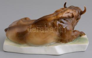 Zsolnay porcelán bölény, kézzel festett, jelzett, szarvain kis lepattanásokkal, 20x10x11 cm
