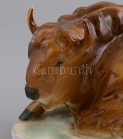 Zsolnay porcelán bölény, kézzel festett, jelzett, szarvain kis lepattanásokkal, 20x10x11 cm