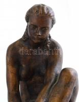 Kisfaludi Stróbl Zsigmond (1884-1975): Fürdés után. Bronz, márvány talapzaton. Jelzett. m: 44 cm