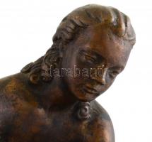 Kisfaludi Stróbl Zsigmond (1884-1975): Fürdés után. Bronz, márvány talapzaton. Jelzett. m: 44 cm