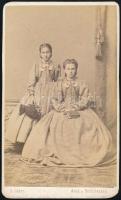 cca 1870 Länger Gusztáv, Arad lányok fotó vizitkártya / cdv
