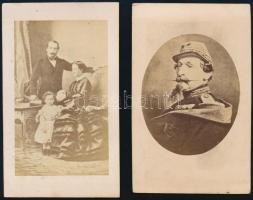 cca 1860 III. Napóleon fénynyomatos képe és III. Napóleon és családja, keményhátú fotó vizitkártya alakban, 10,5x6,5 cm.