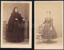 cca 1860-70 Fiatal és idős hölgy portréja, 2 db keményhátú fotó vizitkártya alakban, jelzés nélkül, 10x6,5 cm.