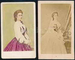 cca 1860 Erzsébet királyné, 2 db keményhátú fotó, egyik színes, jelzés nélkül, 10,5x6,5 cm, 10x6 cm