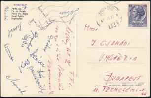 1965 Az FTC landarúgói által aláírt képeslap Velencéből. Páncsics, Szőke / Autograph signed footballist postcard