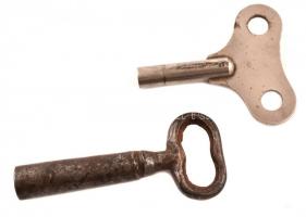 2 db felhúzó kulcs, h: 5,5 cm, 7,5 cm