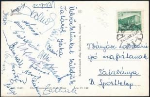 1966 Tatabányai Bányász labdarúgóinak (Rákosi, Takács, Novák, stb.) aláírásai képeslapon