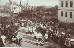 1902 Belovár, Bjelovar; körmenet, ünnepség, díszkapu / procession, decorated gate, ceremony. photo + kétnyelvű bélyegző / bilingual cancellation