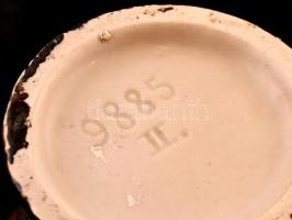 Vurágmintás majolika füles váza. Formaszámmal, matricás, kopásokkal. m: 16 cm