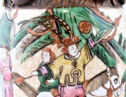 Szacuma jellegű kínai váza. Kézzel festett, repesztett mázas kerámia, réz rátétekkel. Jelzett. / Vin...