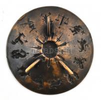 réz tálka, a 12 csillagjeggyel plasztikusan díszített, három lábon álló, d: 14 cm, m: 3 cm/ 
Copper...