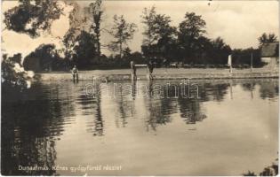 1930 Dunaalmás, Kénes gyógyfürdő, fürdőzők. Hangya Szövetkezet kiadása (felületi sérülés / surface damage)