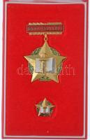 ~1960. Kiváló Feltaláló Arany fokozata zománcozott kitüntetés miniatűrrel, eredeti tokban T:1-