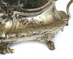 Ezüstözött talpas fém kínáló, kopásnyomokkal, kissé sérült fém betéttel, h. 39 cm, m: 14 cm