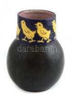 Jamioulx öblös art deco váza, csirkékkel díszített mázas kerámia, jelzett, mázhibákkal, kopásnyomokkal, m: 18,5 cm