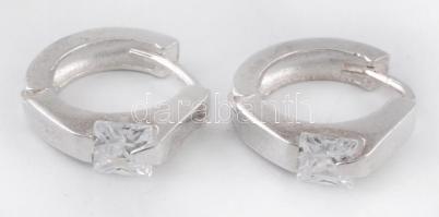 Ezüst(Ag) szólóköves fülbevalópár, jelzett, d: 1,3 cm, bruttó: 3 g