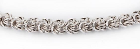 Ezüst(Ag) rózsamintás nyaklánc, jelzett, h: 56 cm, nettó: 18,8 g