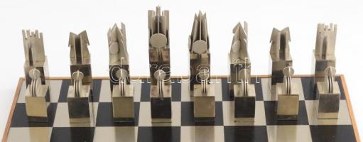 Antal László (1942): Iparművész sakk készlet. Fém figurák. Nagy méretű táblával 50x50 cm. Bőrdíszműv...