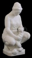 Mosónő, fehér mázas porcelán szobor, Kákonyi jelzéssel, máza alatti repedésekkel, alján repedéssel, m: 30,5 cm