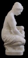 Mosónő, fehér mázas porcelán szobor, Kákonyi jelzéssel, máza alatti repedésekkel, alján repedéssel, ...