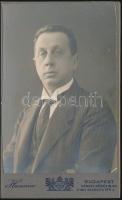 cca 1900-1910 Gerő Ödön (1863-1939) műkritikus, újságíró, fényképe, a budapesti Hunnia műteremből, jobb szélén és hátoldalán kissé foltos. 10,5x6,5