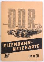 cca 1950 Übersitchtskarte vom Verkehrsnetz der Gesamten Eisenbahnlinien DDR, Leipzig, VEB Mese- und Musikaliendruck-ny., korabeli reklámokkal, német nyelven, szakadt, 85x59 cm
