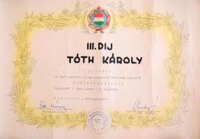 1954-1967 2 db szocialista oklevél, az egyiken Kiss Árpád (1918-1970) könnyűipari miniszter aláírásá...