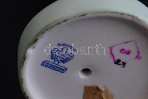 Aquincumi porcelán fésülködő női akt, kézzel festett, jelzett, apró kopásnyomokkal, m: 23 cm