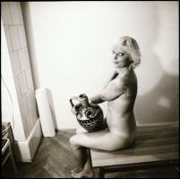 A fazekas legbájosabb vásárlója. Menesdorfer Lajos (1941-2005) budapesti fotóművész hagyatékából, 6 ...