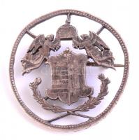 Ezüst(Ag) angyalos magyar címer kitűző, 1900 körül, jelzés nélkül, d: 3 cm, br. 6,9 g