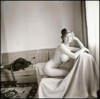 Női csillogások, női villantások. Eltérő időpontokban, különböző helyszíneken és több fotómodell köz...