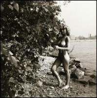 Hölgyek pucér kavalkádja. Eltérő időpontokban, különböző helyszíneken és több fotómodell közreműködé...