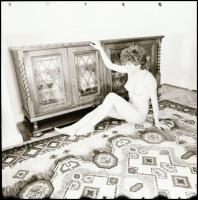 Szeresd felebarátodat, de még inkább egész barátnődet! Eltérő időpontokban, különböző helyszíneken é...