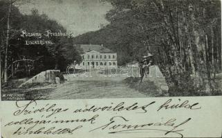 Pozsony, children sitting on the bridge