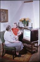 cca 1964 Televíziós készülék reklámja, Kotnyek Antal (1921-1990) budapesti fotóriporter hagyatékából...
