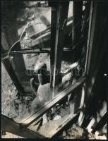 cca 1978 Tóth István székesfehérvári fotóművész feliratozott vintage alkotása (És azután elmentek az emberek), 23,6x18 cm